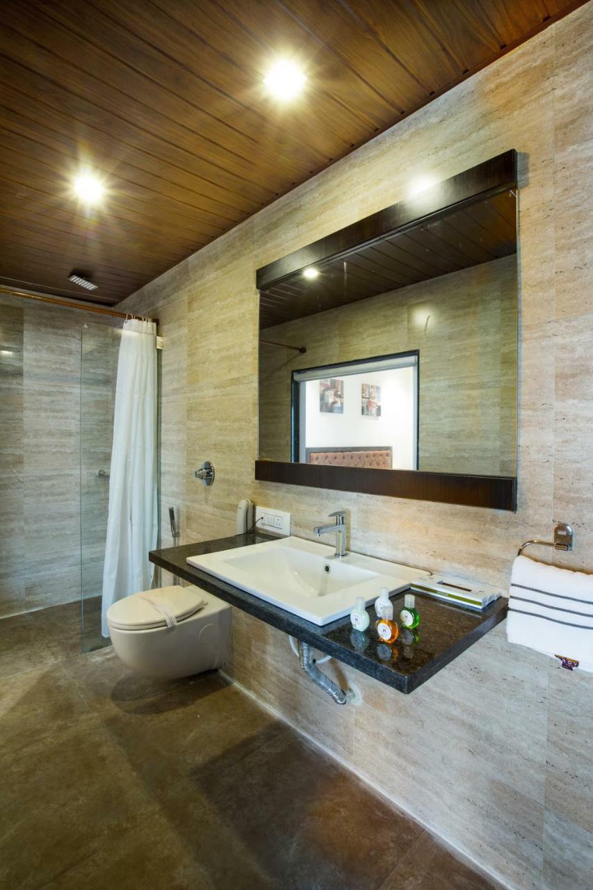 York Hotel Kochi Bagian luar foto