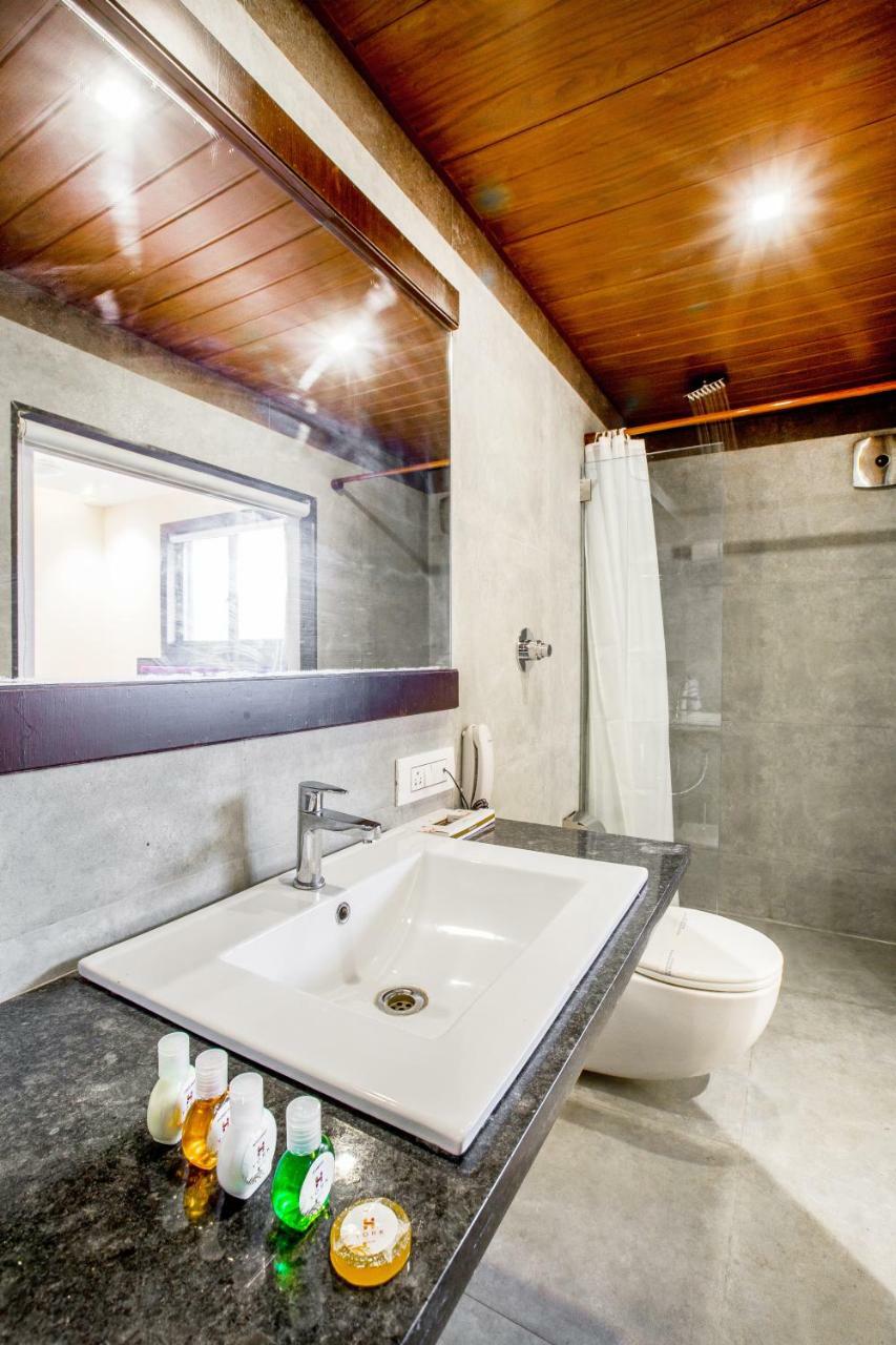 York Hotel Kochi Bagian luar foto