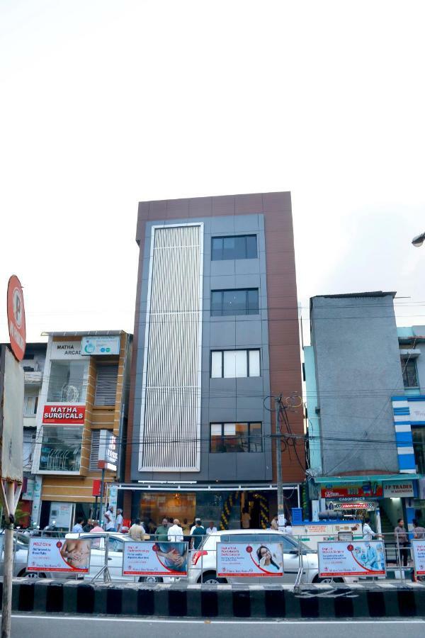 York Hotel Kochi Bagian luar foto