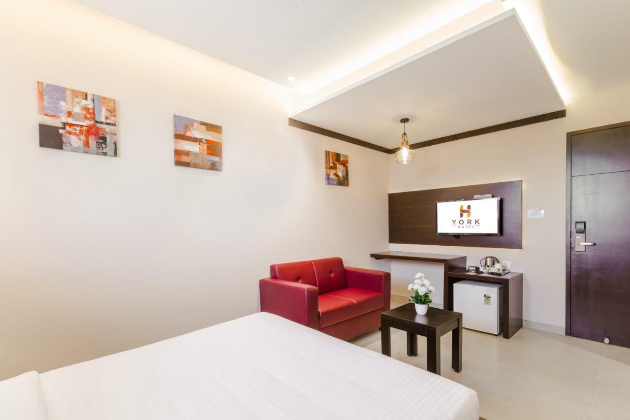 York Hotel Kochi Bagian luar foto