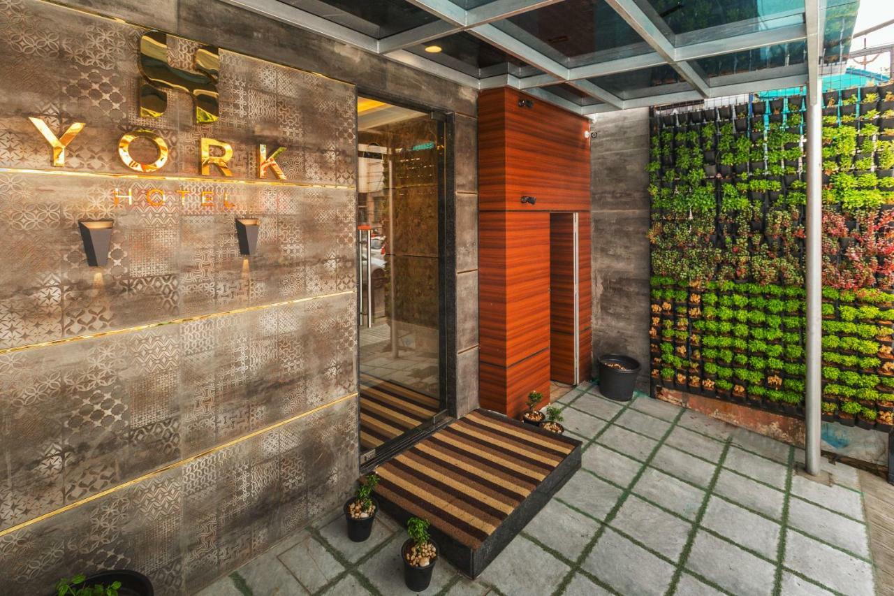 York Hotel Kochi Bagian luar foto